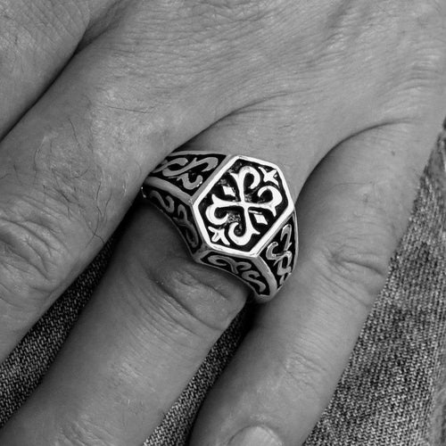 Excellent crafted Men's Celtic Crest Ring Antiqued - Brass