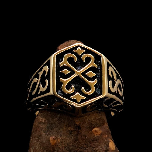 Excellent crafted Men's Celtic Crest Ring Antiqued - Brass