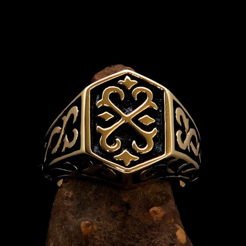 Excellent crafted Men's Celtic Crest Ring Antiqued - Brass