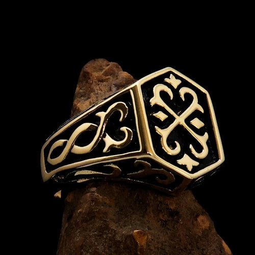 Excellent crafted Men's Celtic Crest Ring Antiqued - Brass