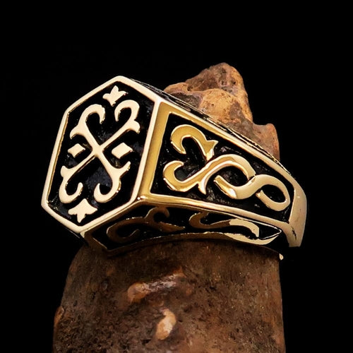 Excellent crafted Men's Celtic Crest Ring Antiqued - Brass